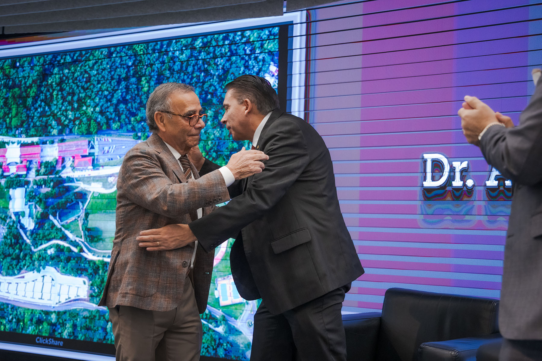 54 / 82 - Homenaje al Dr. Alfredo Chedraui Obeso, Presidente Fundador y Vitalicio de Nuestra