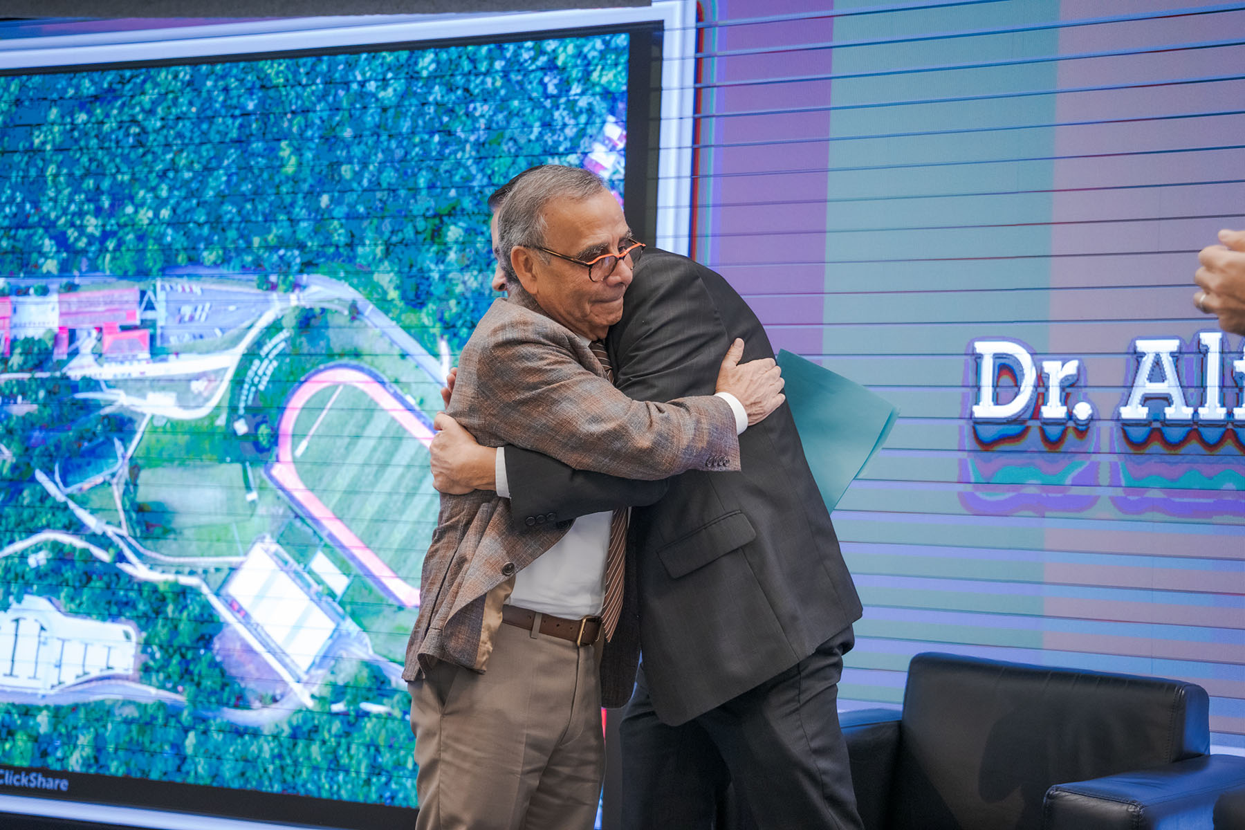 55 / 82 - Homenaje al Dr. Alfredo Chedraui Obeso, Presidente Fundador y Vitalicio de Nuestra