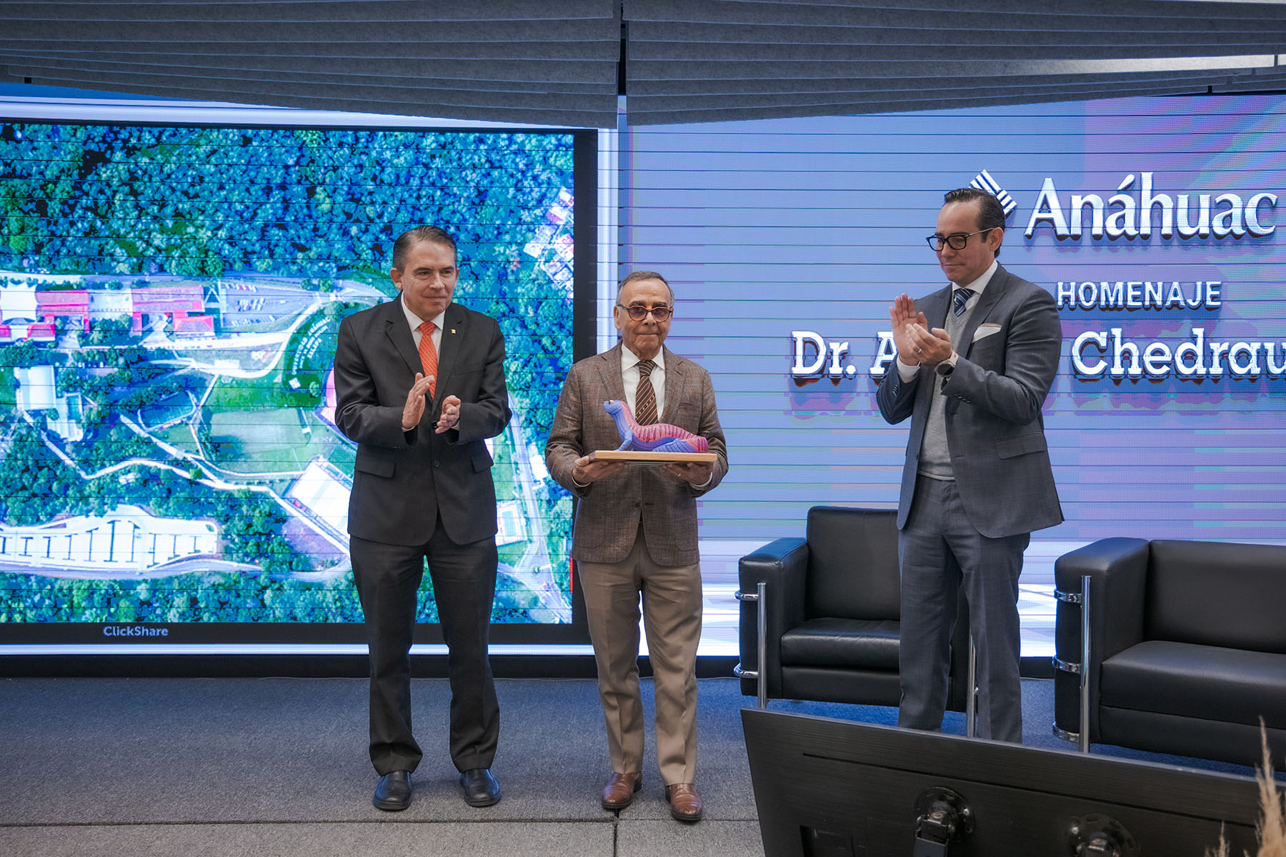 58 / 82 - Homenaje al Dr. Alfredo Chedraui Obeso, Presidente Fundador y Vitalicio de Nuestra