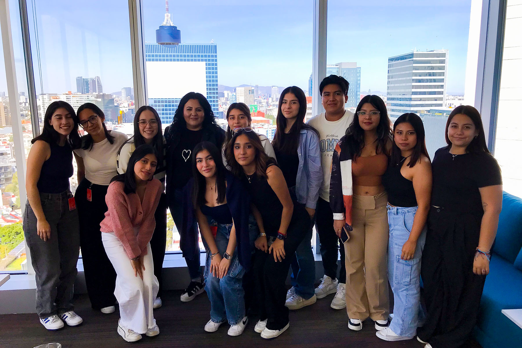 4 / 4 - Visita a IAB, Nielsen y Kantar por Estudiantes de Mercadotecnia Estratégica 4 / 4 - Visita a IAB, Nielsen y Kantar por Estudiantes de Mercadotecnia Estratégica