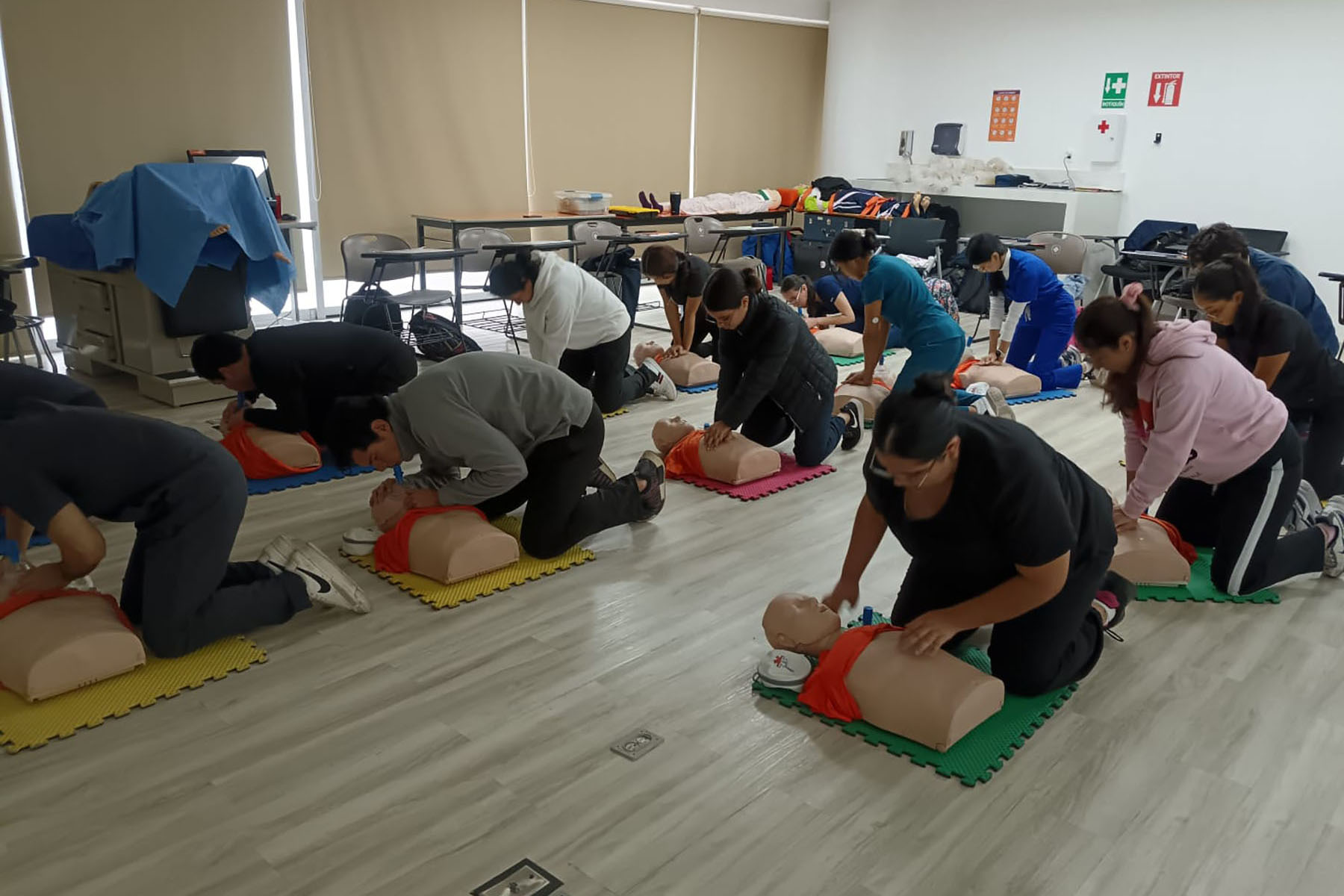 2 / 8 - Curso de Certificación Basic Life Support y Advanced Cardiovascular Life Support 2 / 8 - Curso de Certificación Basic Life Support y Advanced Cardiovascular Life Support