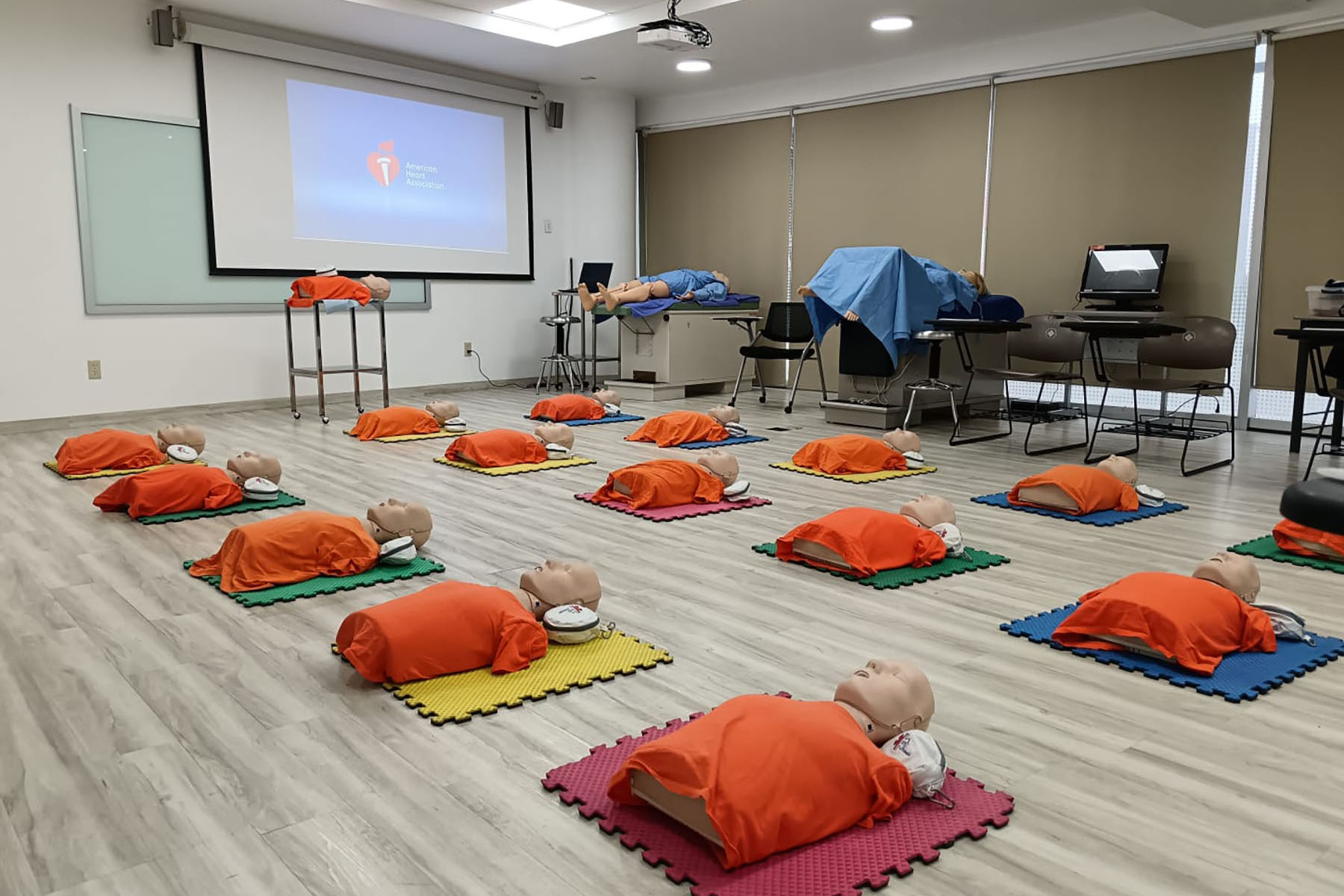 4 / 8 - Curso de Certificación Basic Life Support y Advanced Cardiovascular Life Support 4 / 8 - Curso de Certificación Basic Life Support y Advanced Cardiovascular Life Support