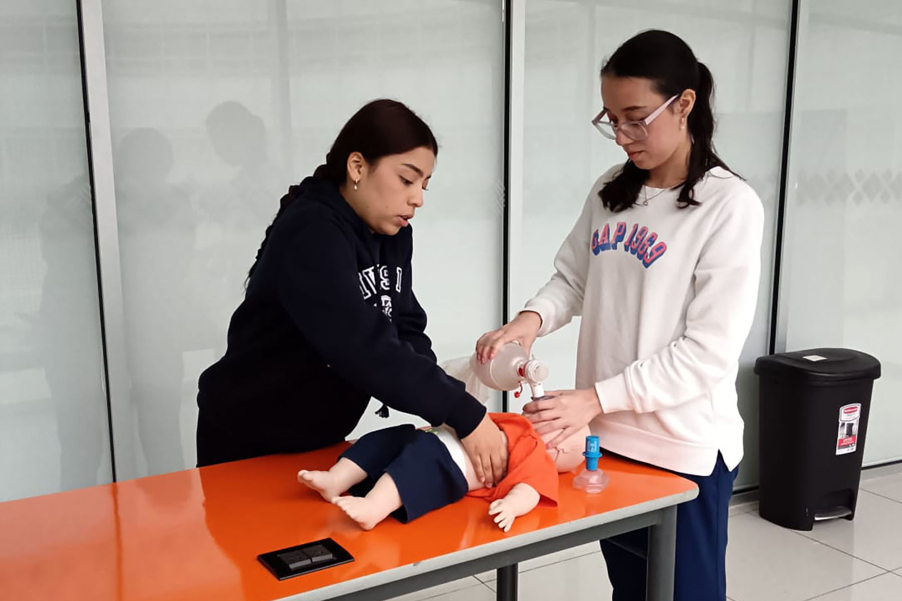 5 / 8 - Curso de Certificación Basic Life Support y Advanced Cardiovascular Life Support 5 / 8 - Curso de Certificación Basic Life Support y Advanced Cardiovascular Life Support