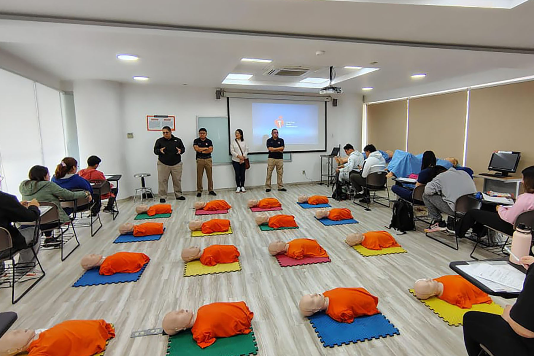 8 / 8 - Curso de Certificación Basic Life Support y Advanced Cardiovascular Life Support 8 / 8 - Curso de Certificación Basic Life Support y Advanced Cardiovascular Life Support