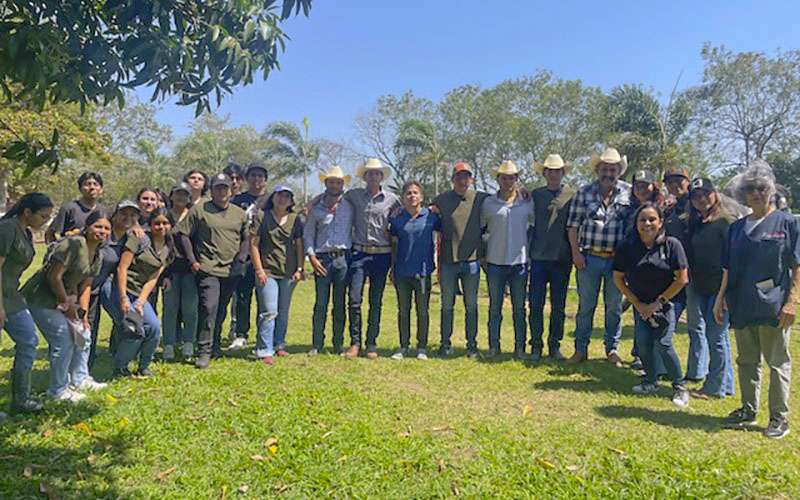 8 / 9 - Alumnos Visitan el Rancho Ganadero: El Redentor 19 8 / 9 - Alumnos Visitan el Rancho Ganadero: El Redentor 19