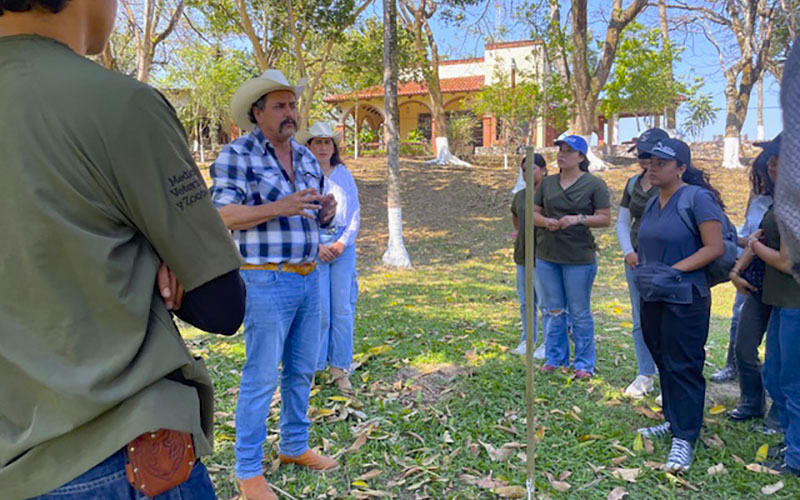 3 / 9 - Alumnos Visitan el Rancho Ganadero: El Redentor 19 3 / 9 - Alumnos Visitan el Rancho Ganadero: El Redentor 19