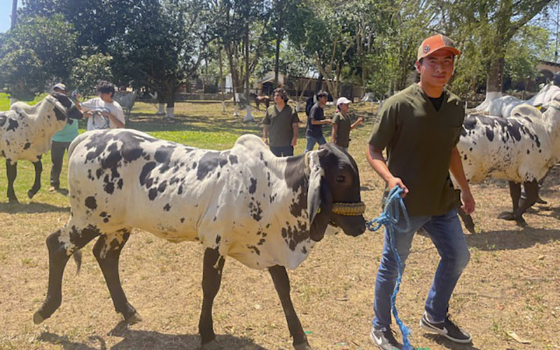 4 / 9 - Alumnos Visitan el Rancho Ganadero: El Redentor 19 4 / 9 - Alumnos Visitan el Rancho Ganadero: El Redentor 19