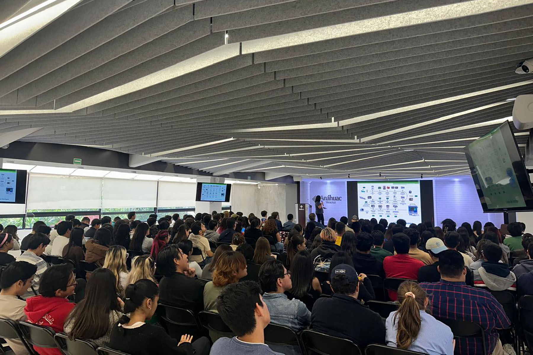 1 / 5 - Tercer Simposio de Ingeniería Biomédica