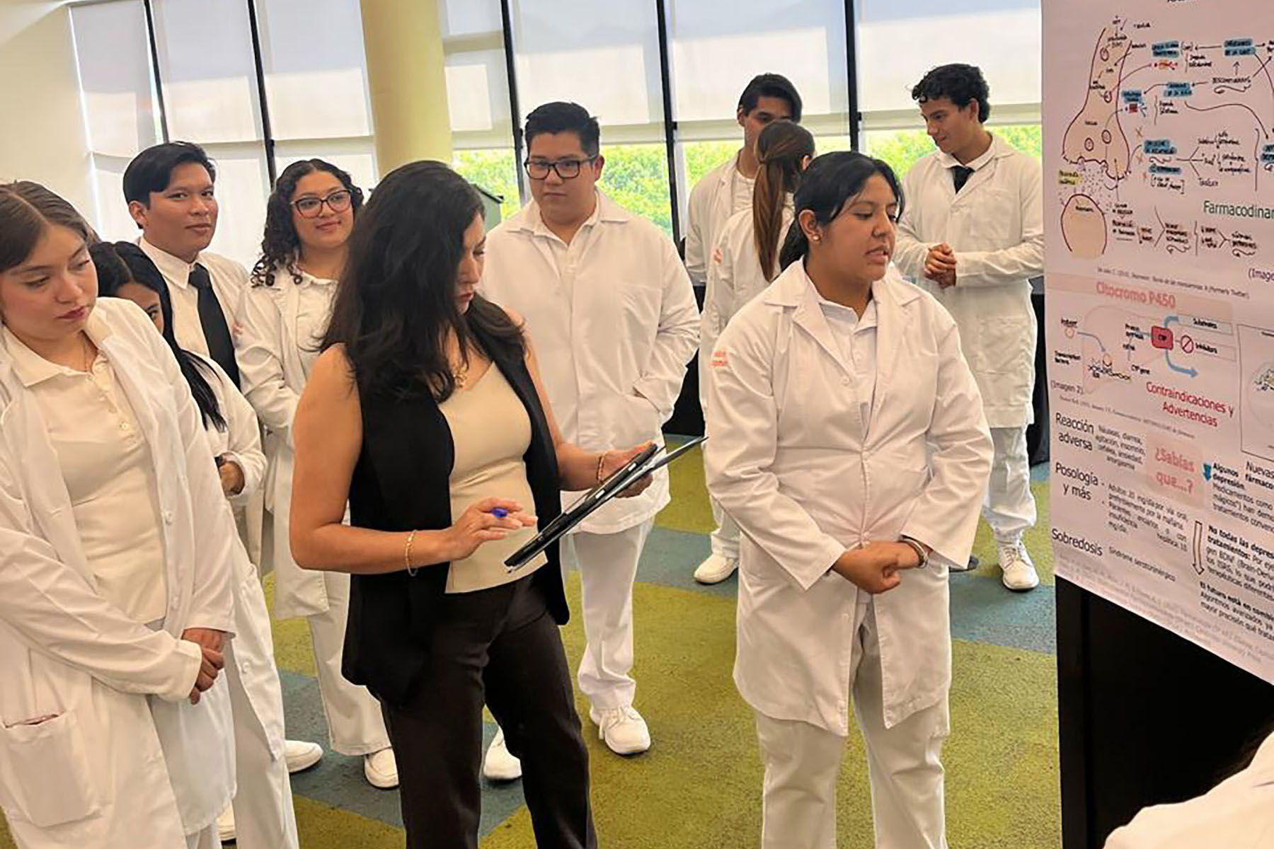 12 / 14 - II Concurso de Carteles de Terapéutica Farmacológica de la Escuela de Medicina