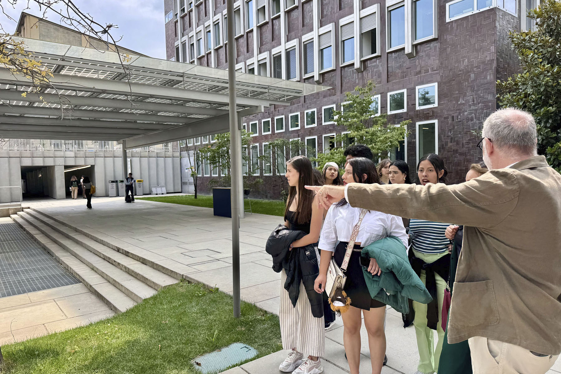 7 / 15 - La Escuela de Arquitectura Visita el Politécnico de Milán