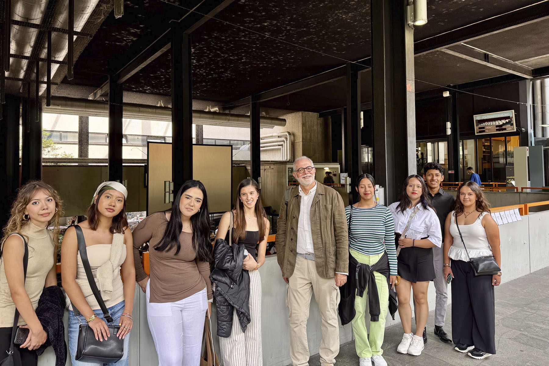 9 / 15 - La Escuela de Arquitectura Visita el Politécnico de Milán