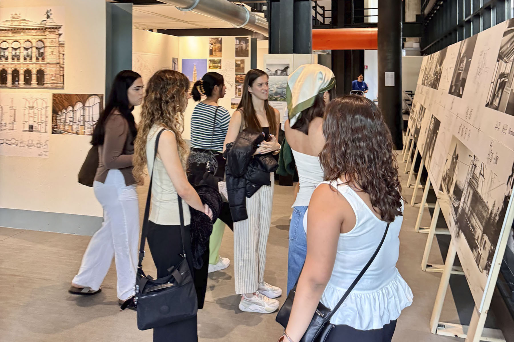 11 / 15 - La Escuela de Arquitectura Visita el Politécnico de Milán
