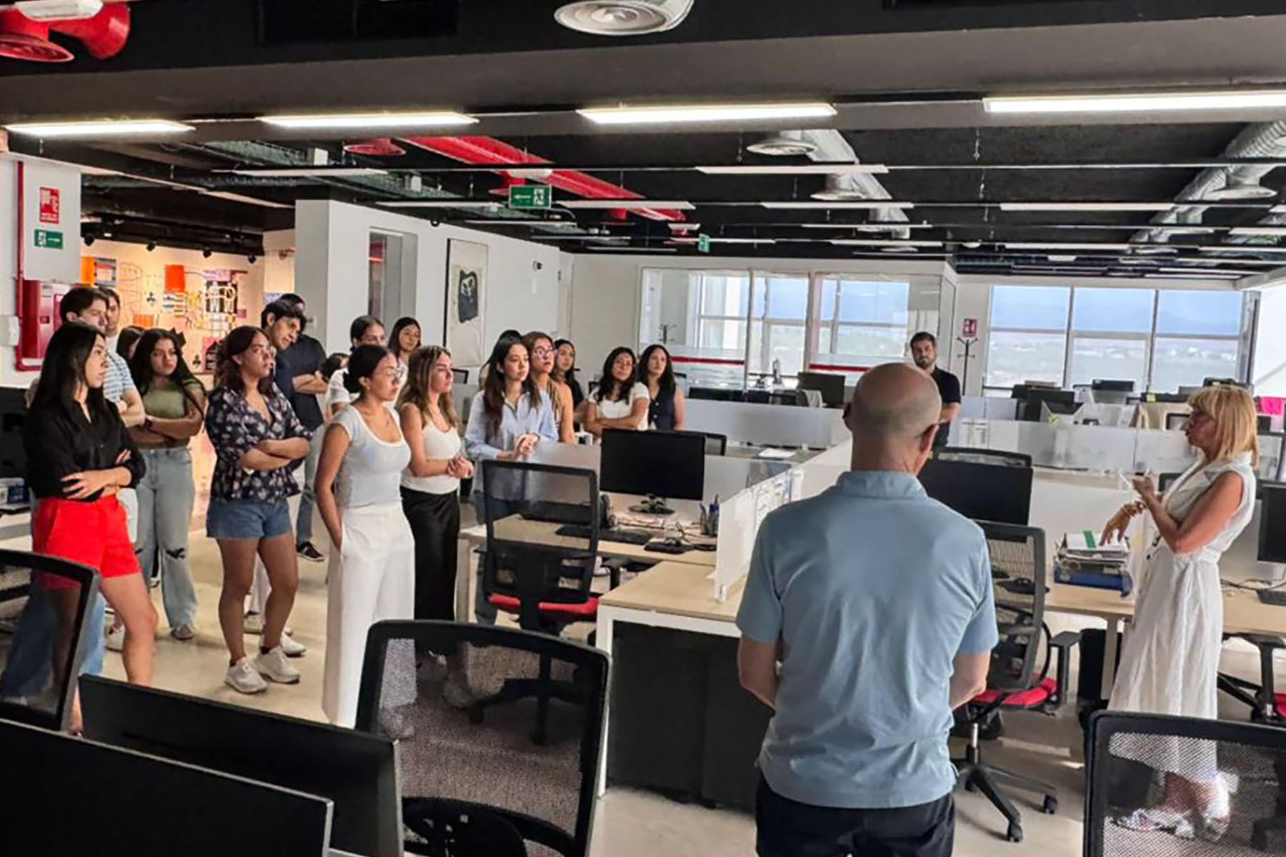 10 / 12 - Esmeralda Castillo Participa en Curso Internacional de Marketing Digital