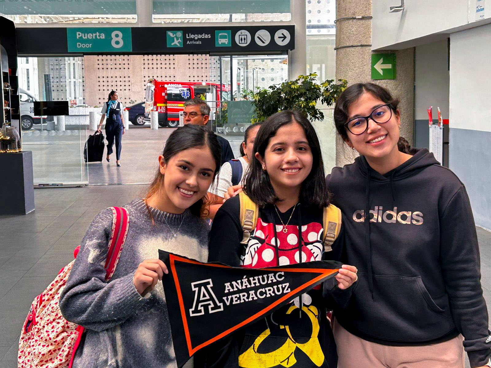 2 / 24 - Alumnos Anáhuac Participan en el Programa de Intercambio Cultural de Disney
