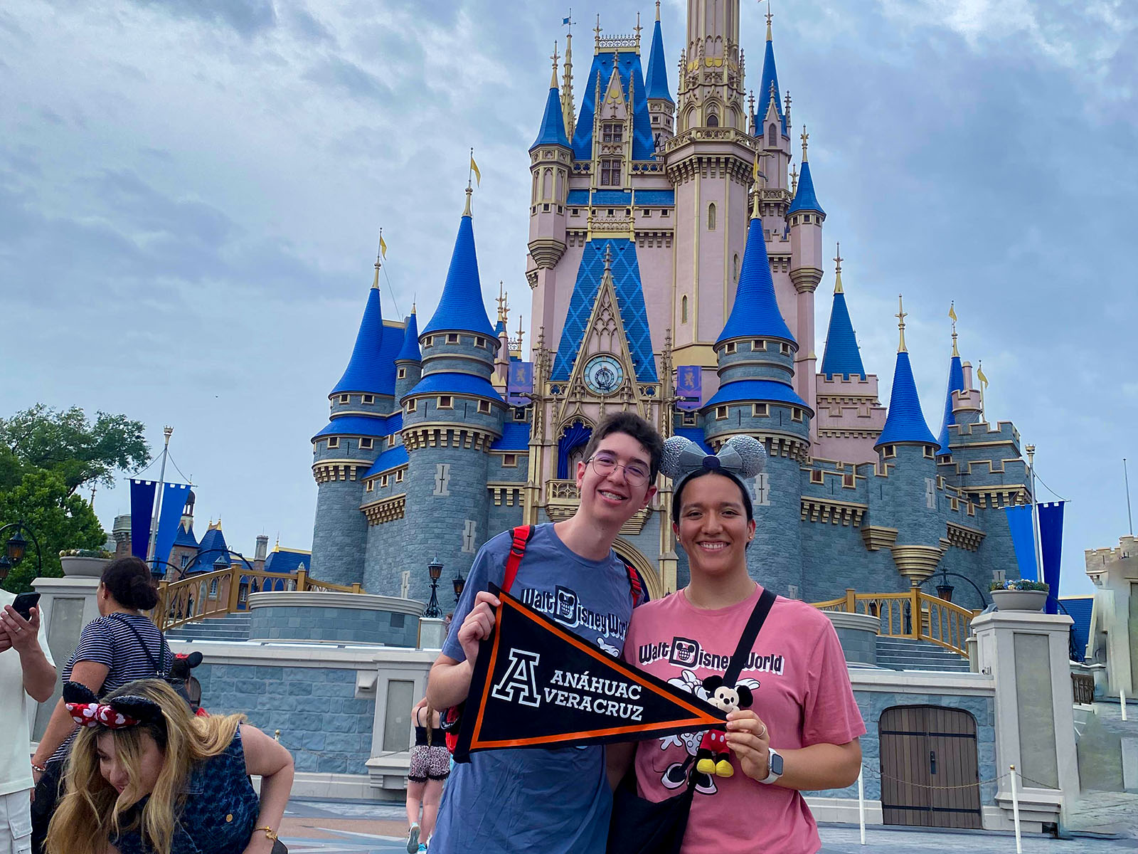8 / 24 - Alumnos Anáhuac Participan en el Programa de Intercambio Cultural de Disney