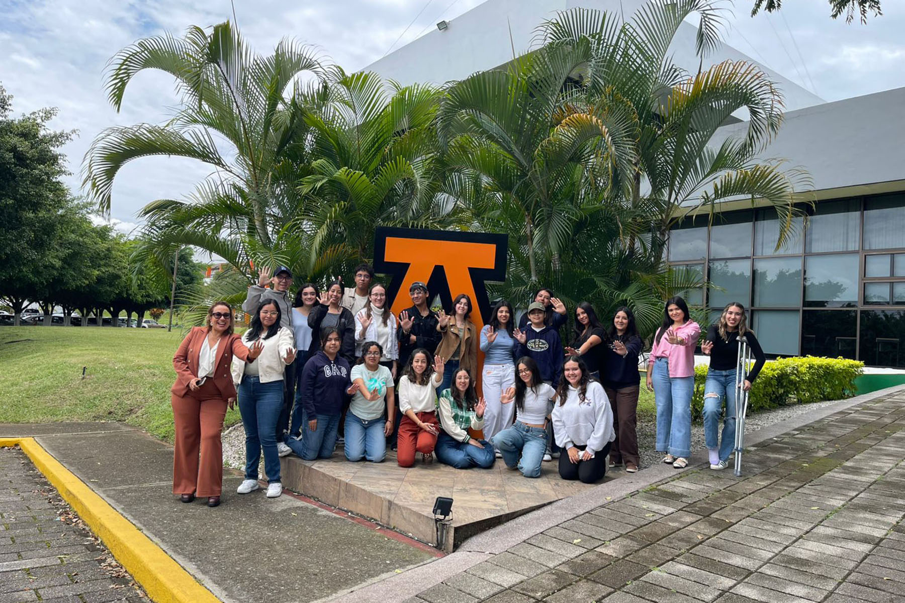 2 / 7 - Inspiración: Charla Entre Estudiantes y Consejo Consultivo de Diseño 2 / 7 - Inspiración: Charla Entre Estudiantes y Consejo Consultivo de Diseño