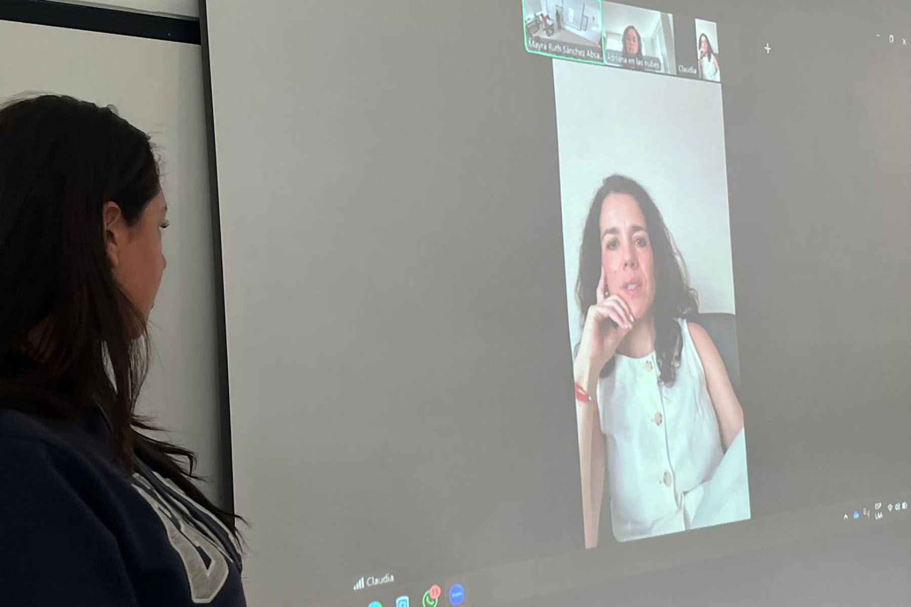 3 / 7 - Inspiración: Charla Entre Estudiantes y Consejo Consultivo de Diseño 3 / 7 - Inspiración: Charla Entre Estudiantes y Consejo Consultivo de Diseño