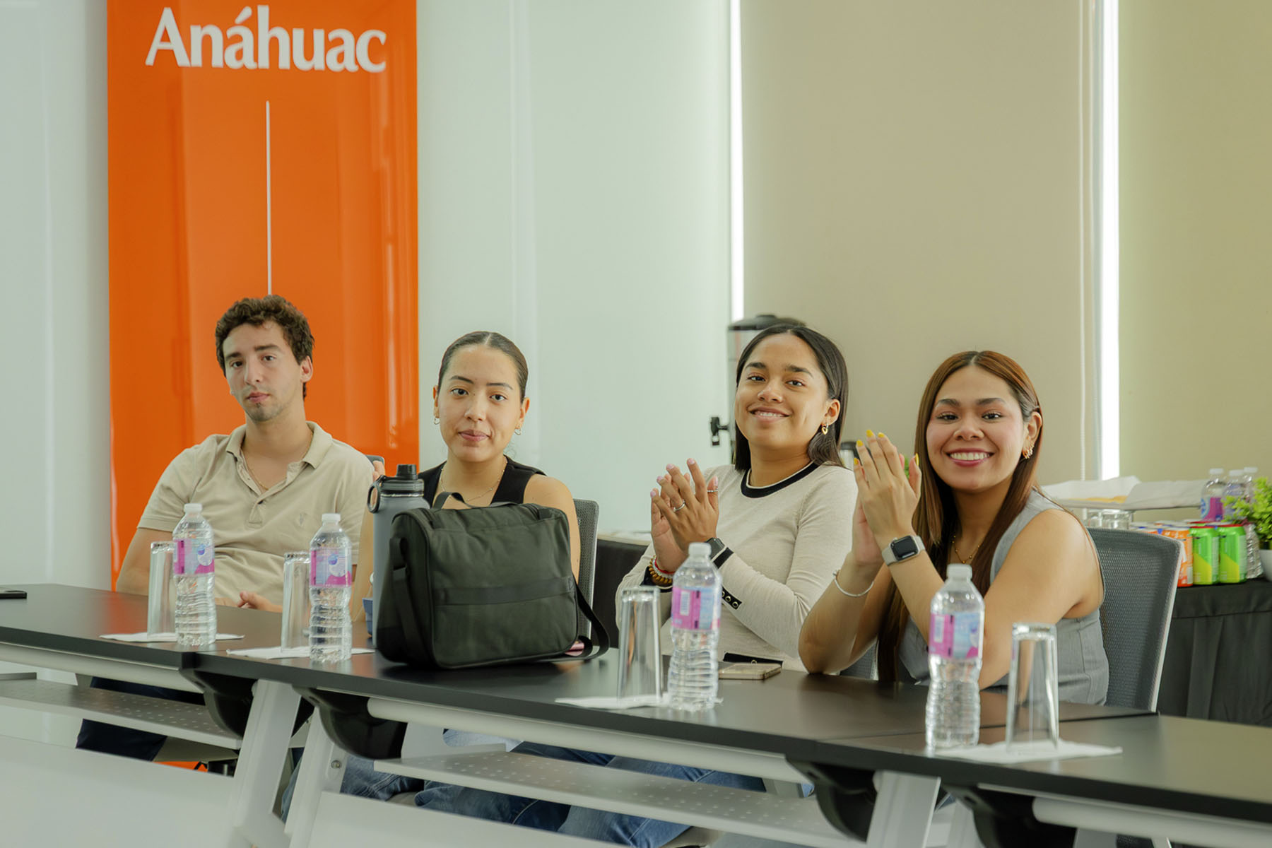 5 / 16 - Firma de Convenio con la Correduría Pública 16 de Córdoba 5 / 16 - Firma de Convenio con la Correduría Pública 16 de Córdoba