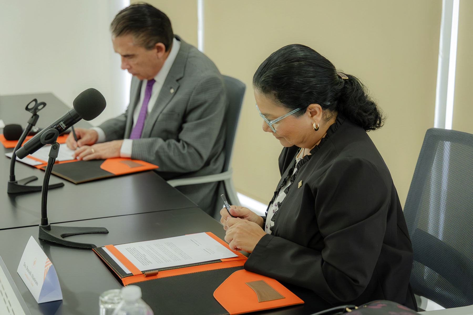 6 / 16 - Firma de Convenio con la Correduría Pública 16 de Córdoba 6 / 16 - Firma de Convenio con la Correduría Pública 16 de Córdoba