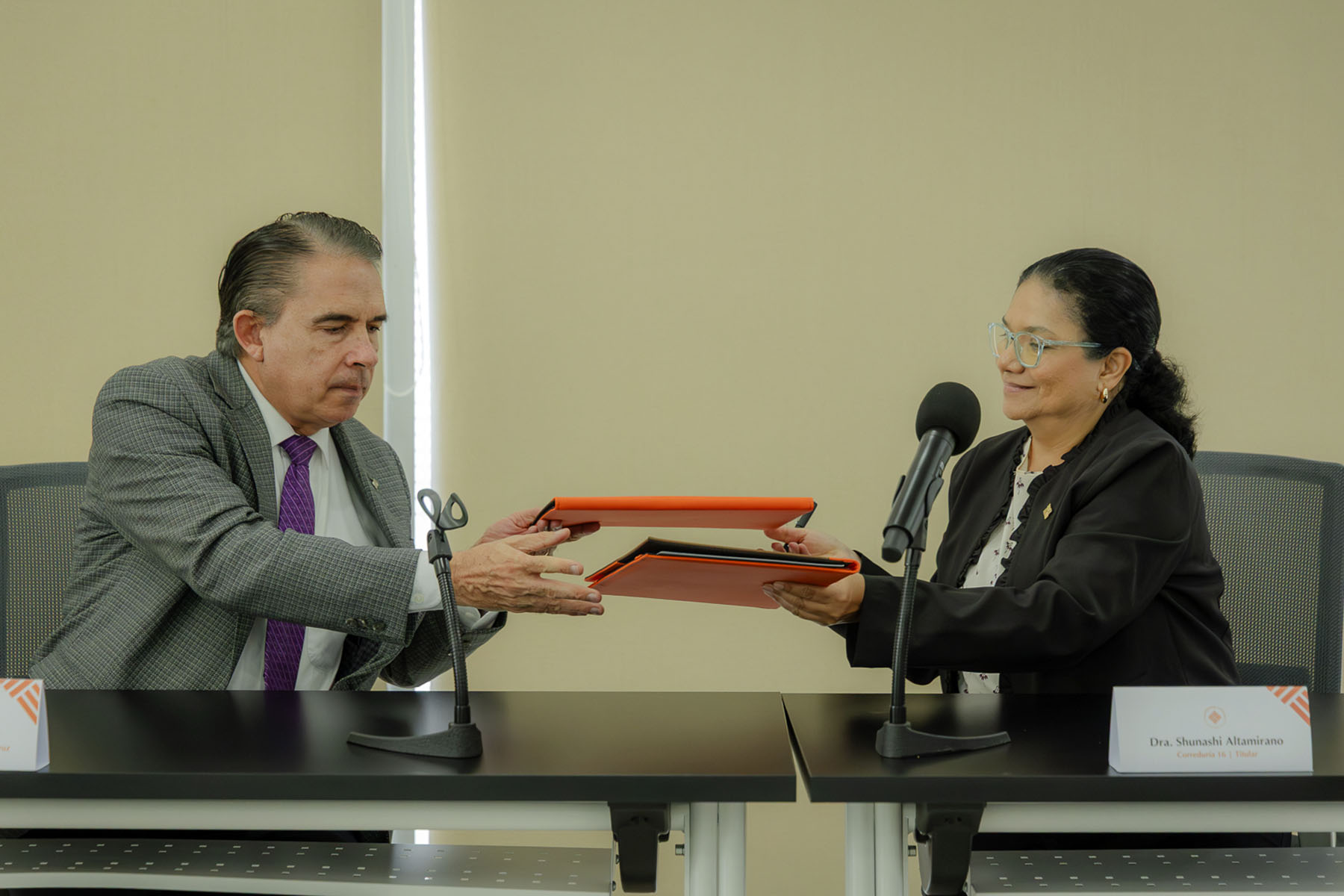 7 / 16 - Firma de Convenio con la Correduría Pública 16 de Córdoba 7 / 16 - Firma de Convenio con la Correduría Pública 16 de Córdoba