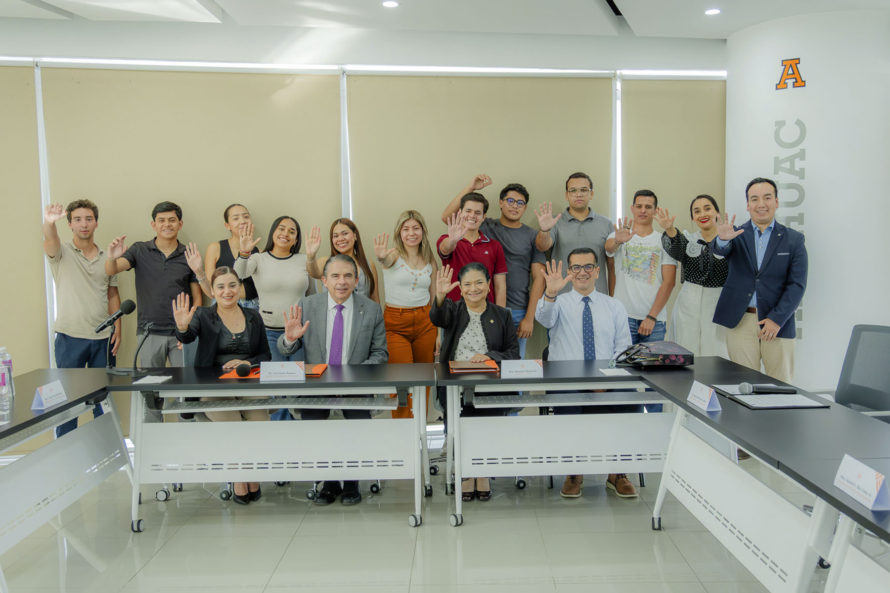 14 / 16 - Firma de Convenio con la Correduría Pública 16 de Córdoba 14 / 16 - Firma de Convenio con la Correduría Pública 16 de Córdoba