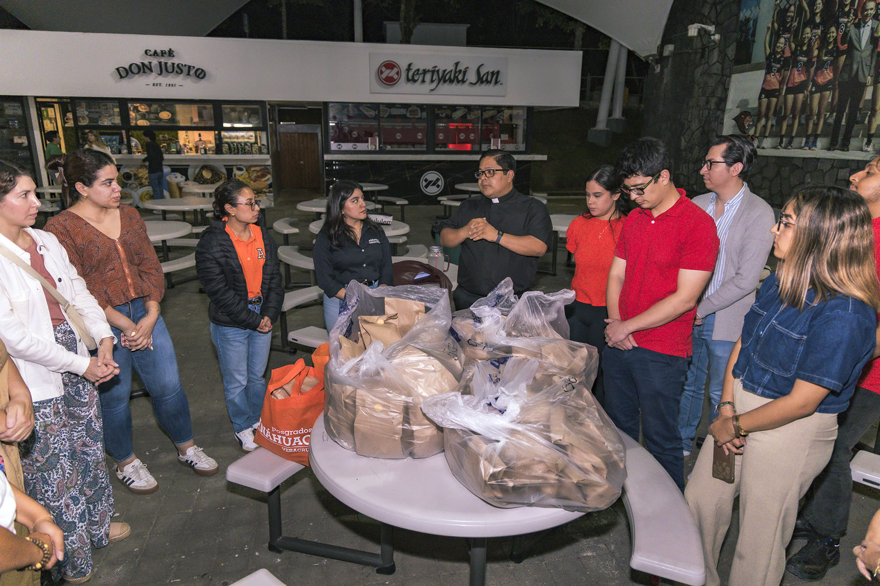 10 / 14 - Cristo de la Calle: Posgrados 10 / 14 - Cristo de la Calle: Posgrados