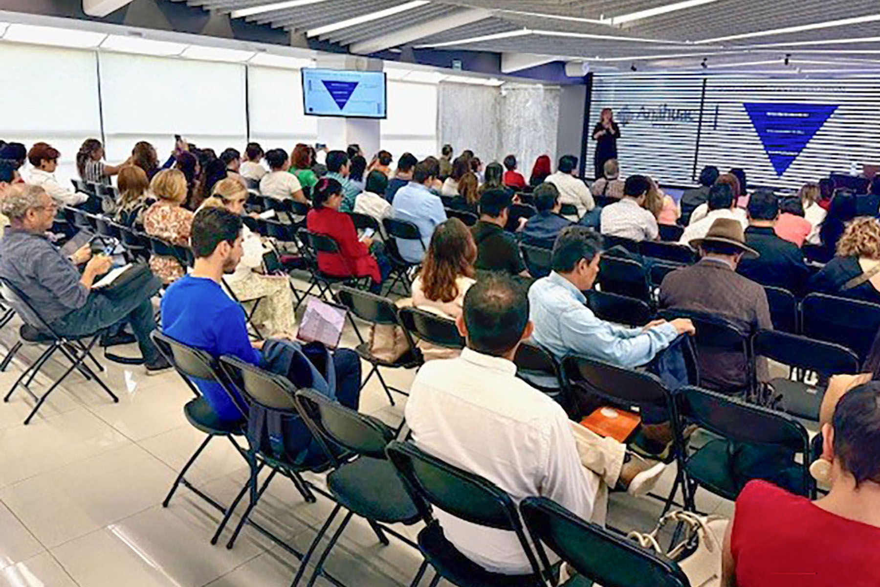 5 / 6 - Inteligencia Artificial Generativa: Potencializando el Marketing de PYMES y Emprendedores 5 / 6 - Inteligencia Artificial Generativa: Potencializando el Marketing de PYMES y Emprendedores