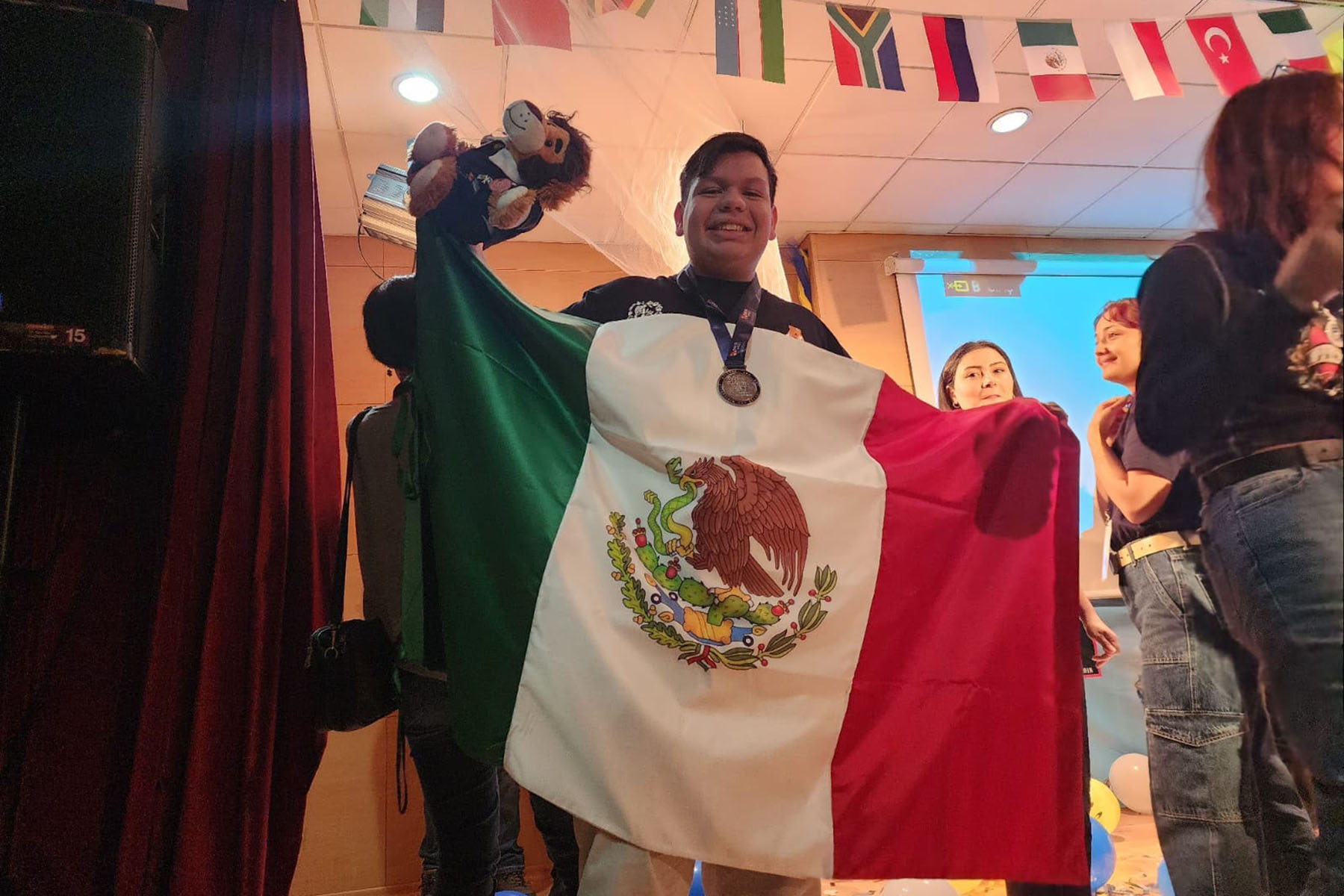 1 / 6 - Alumno de Ingeniería entre las 50 Juventudes que Inspiran de México 1 / 6 - Alumno de Ingeniería entre las 50 Juventudes que Inspiran de México