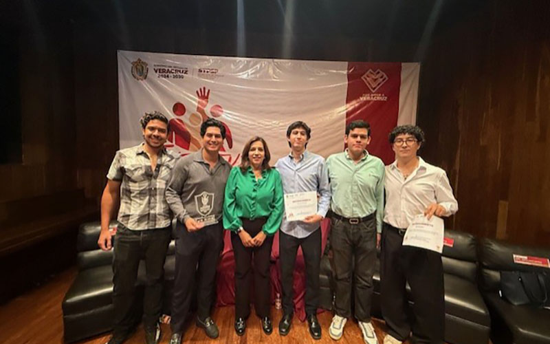 1 / 4 - Alumnos Anáhuac Ganan Premio de Emprendimiento 1 / 4 - Alumnos Anáhuac Ganan Premio de Emprendimiento