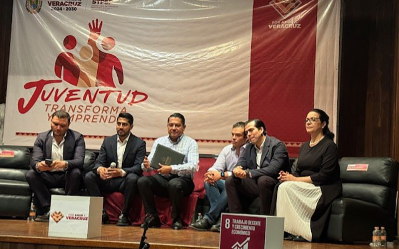 2 / 4 - Alumnos Anáhuac Ganan Premio de Emprendimiento 2 / 4 - Alumnos Anáhuac Ganan Premio de Emprendimiento