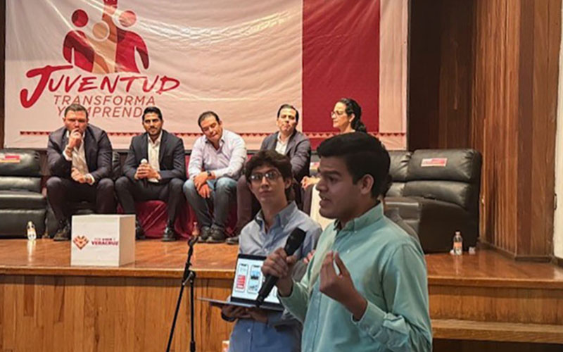 3 / 4 - Alumnos Anáhuac Ganan Premio de Emprendimiento 3 / 4 - Alumnos Anáhuac Ganan Premio de Emprendimiento