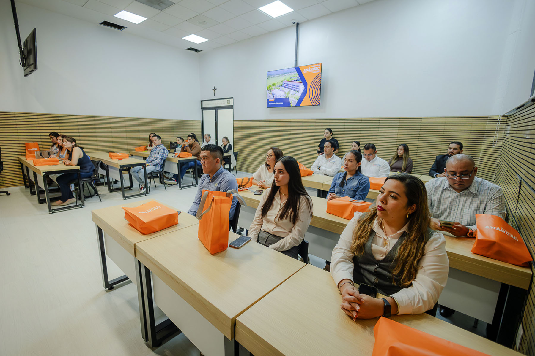 3 / 22 - Bienvenida de la Maestría en Economía y Negocios III 3 / 22 - Bienvenida de la Maestría en Economía y Negocios III