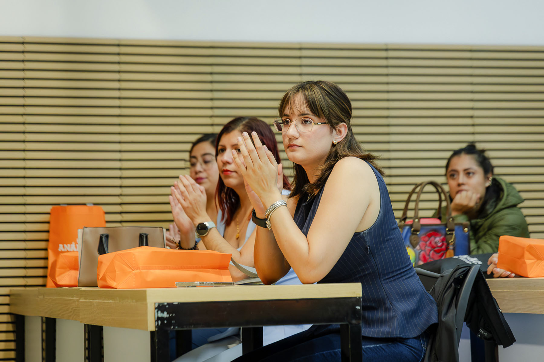 7 / 22 - Bienvenida de la Maestría en Economía y Negocios III 7 / 22 - Bienvenida de la Maestría en Economía y Negocios III