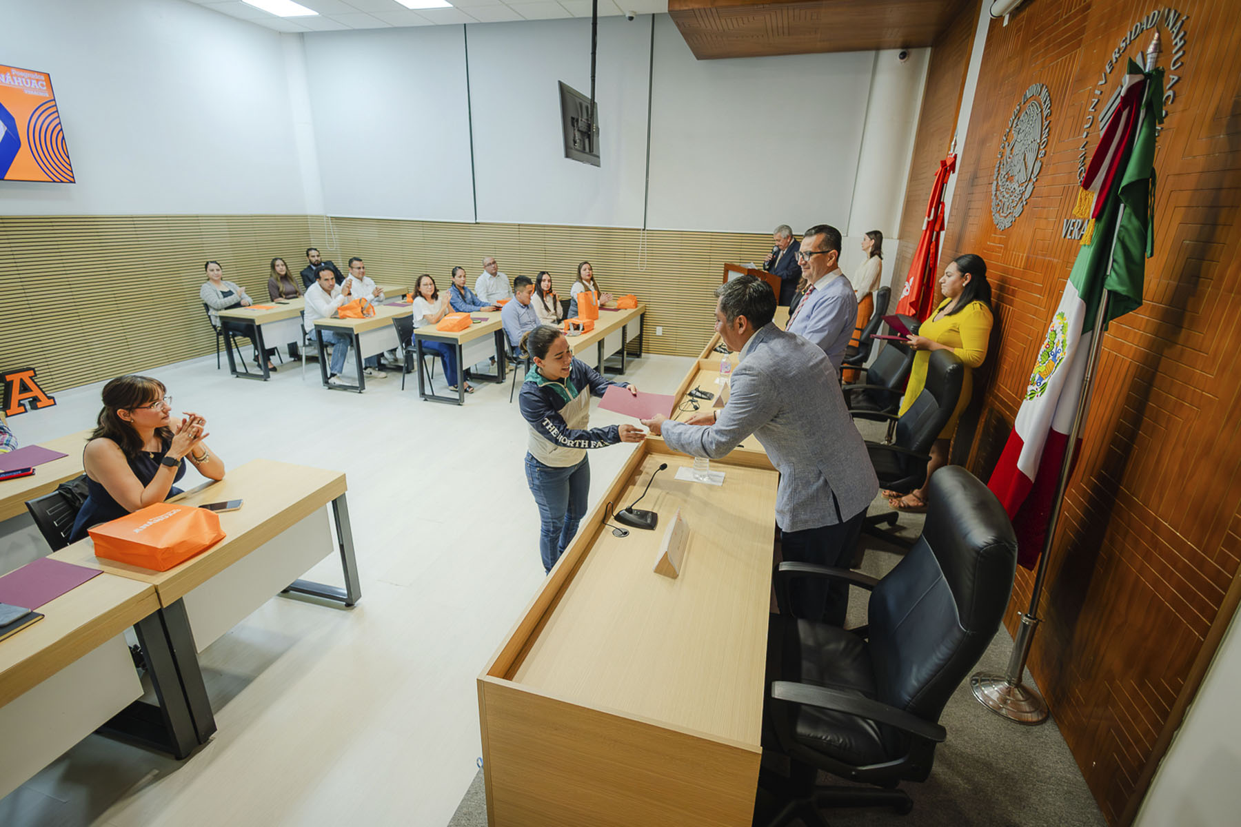 14 / 22 - Bienvenida de la Maestría en Economía y Negocios III 14 / 22 - Bienvenida de la Maestría en Economía y Negocios III