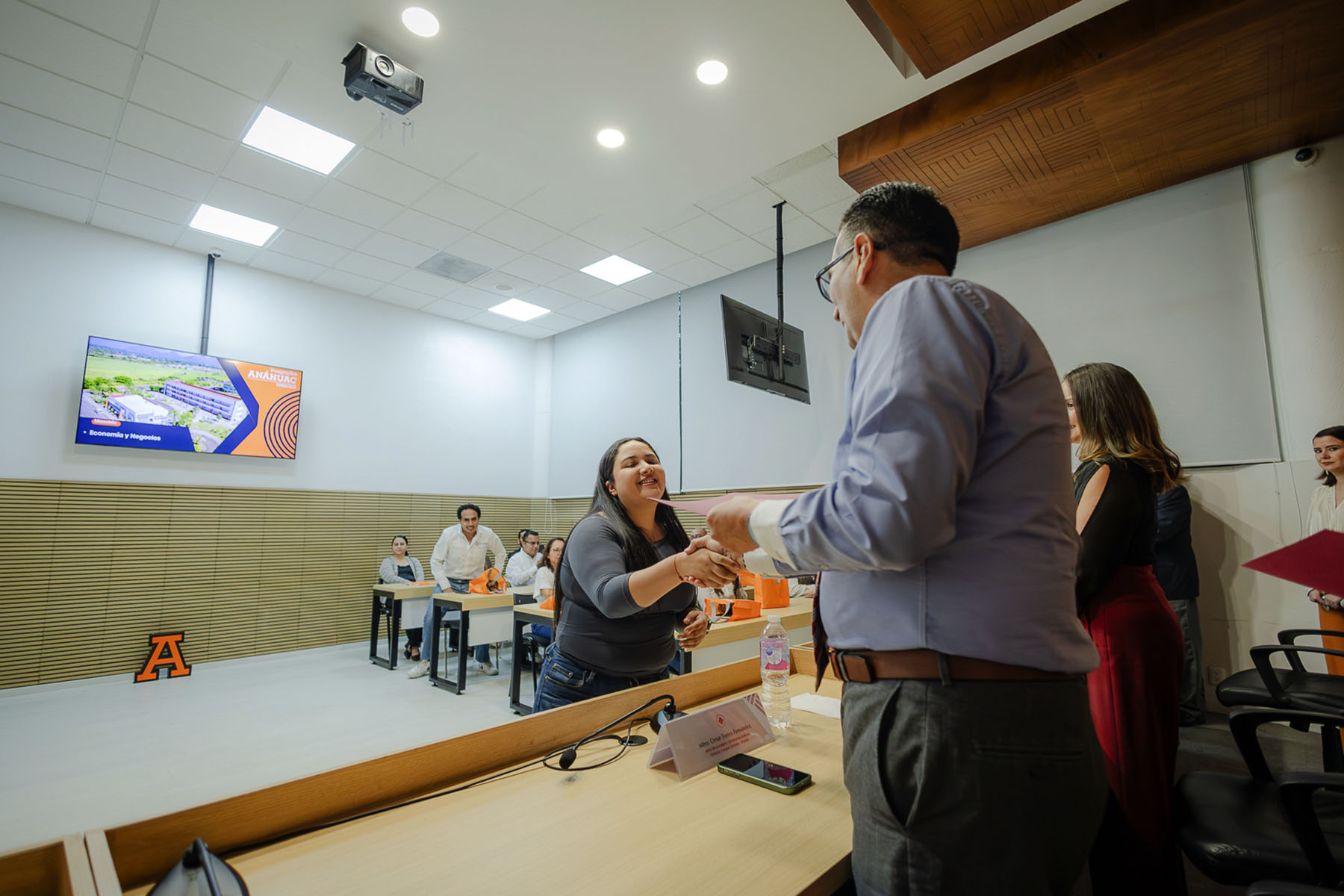 15 / 22 - Bienvenida de la Maestría en Economía y Negocios III 15 / 22 - Bienvenida de la Maestría en Economía y Negocios III