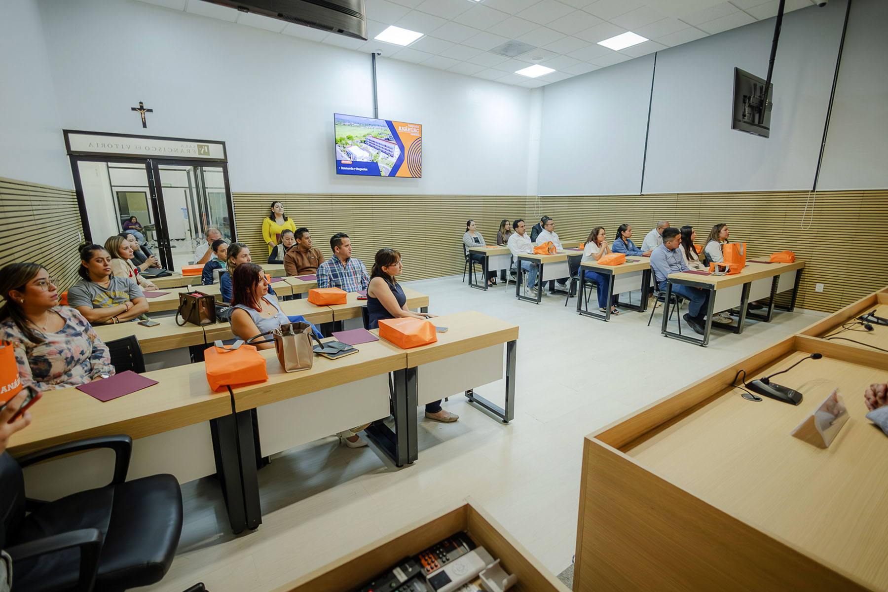 20 / 22 - Bienvenida de la Maestría en Economía y Negocios III 20 / 22 - Bienvenida de la Maestría en Economía y Negocios III