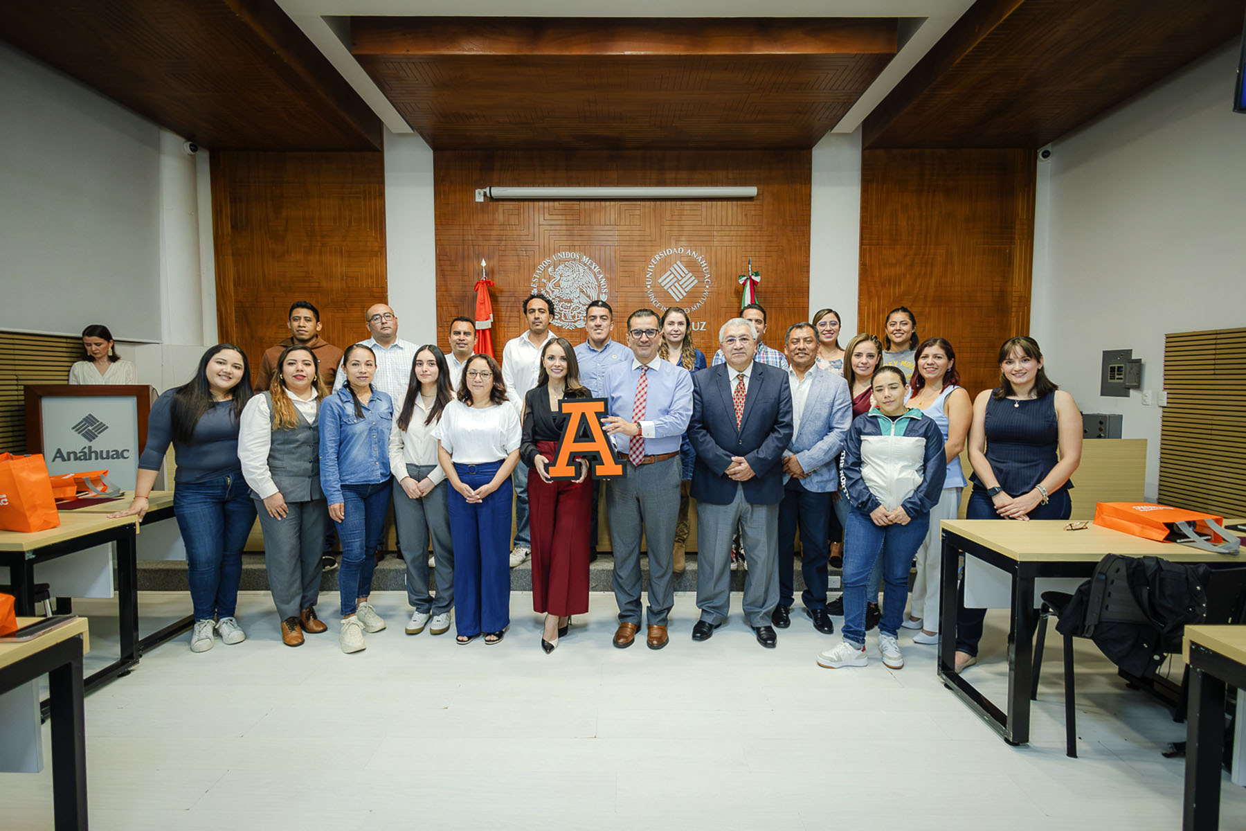 21 / 22 - Bienvenida de la Maestría en Economía y Negocios III 21 / 22 - Bienvenida de la Maestría en Economía y Negocios III