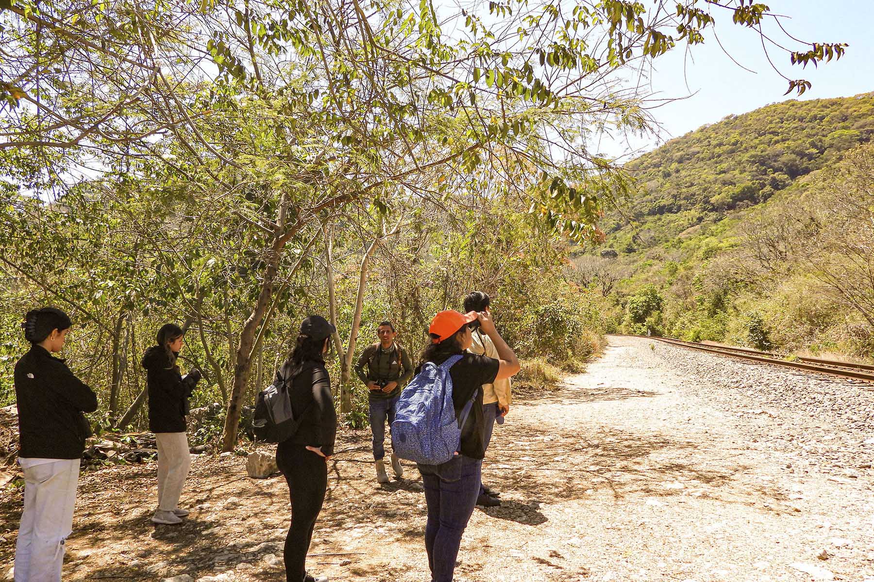 3 / 8 - Explorando Experiencias de Turismo Sustentable 3 / 8 - Explorando Experiencias de Turismo Sustentable