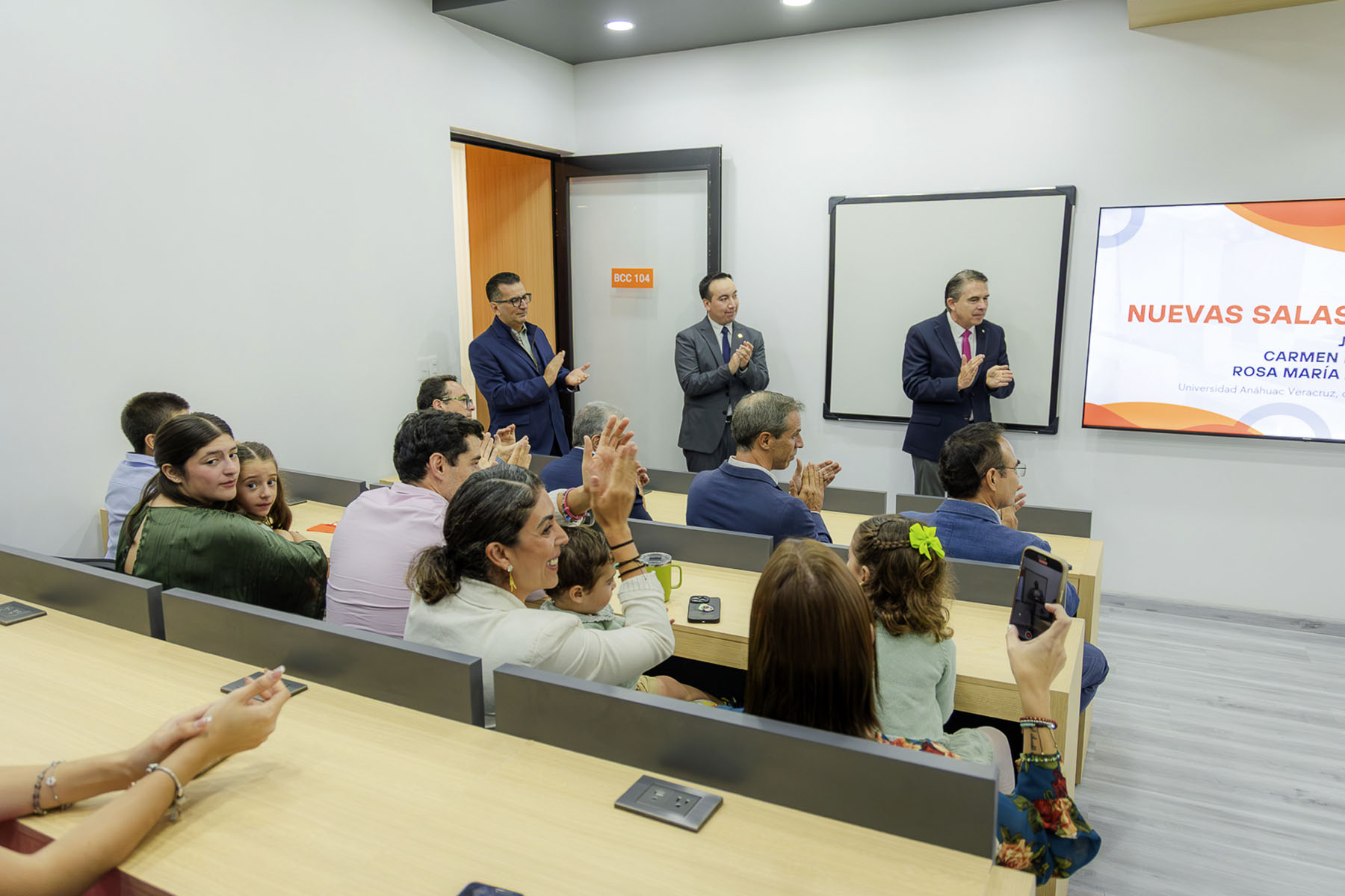 9 / 16 - Instauración de los Nuevos Salones de Posgrado y Educación Continua 9 / 16 - Instauración de los Nuevos Salones de Posgrado y Educación Continua