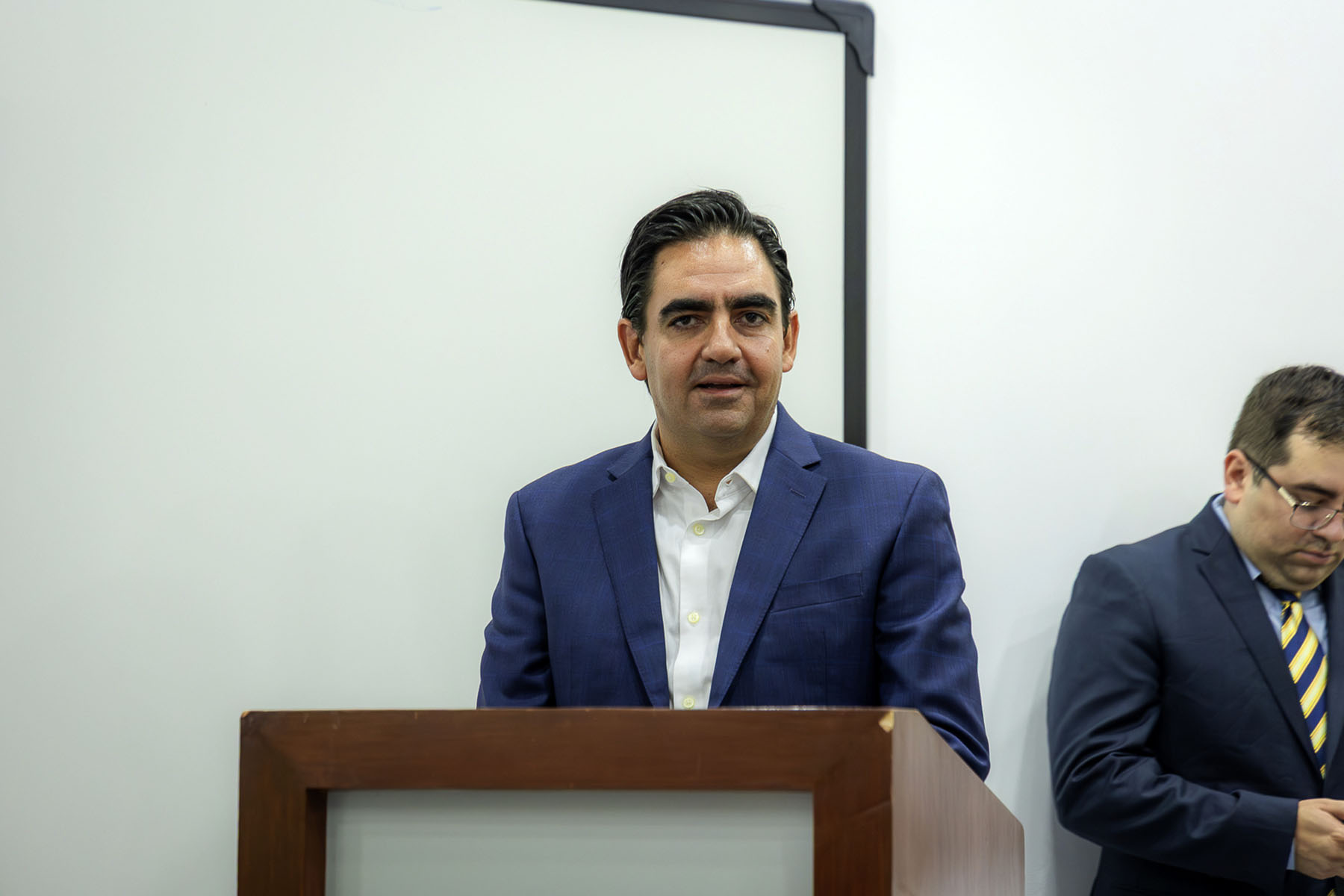 10 / 16 - Instauración de los Nuevos Salones de Posgrado y Educación Continua 10 / 16 - Instauración de los Nuevos Salones de Posgrado y Educación Continua