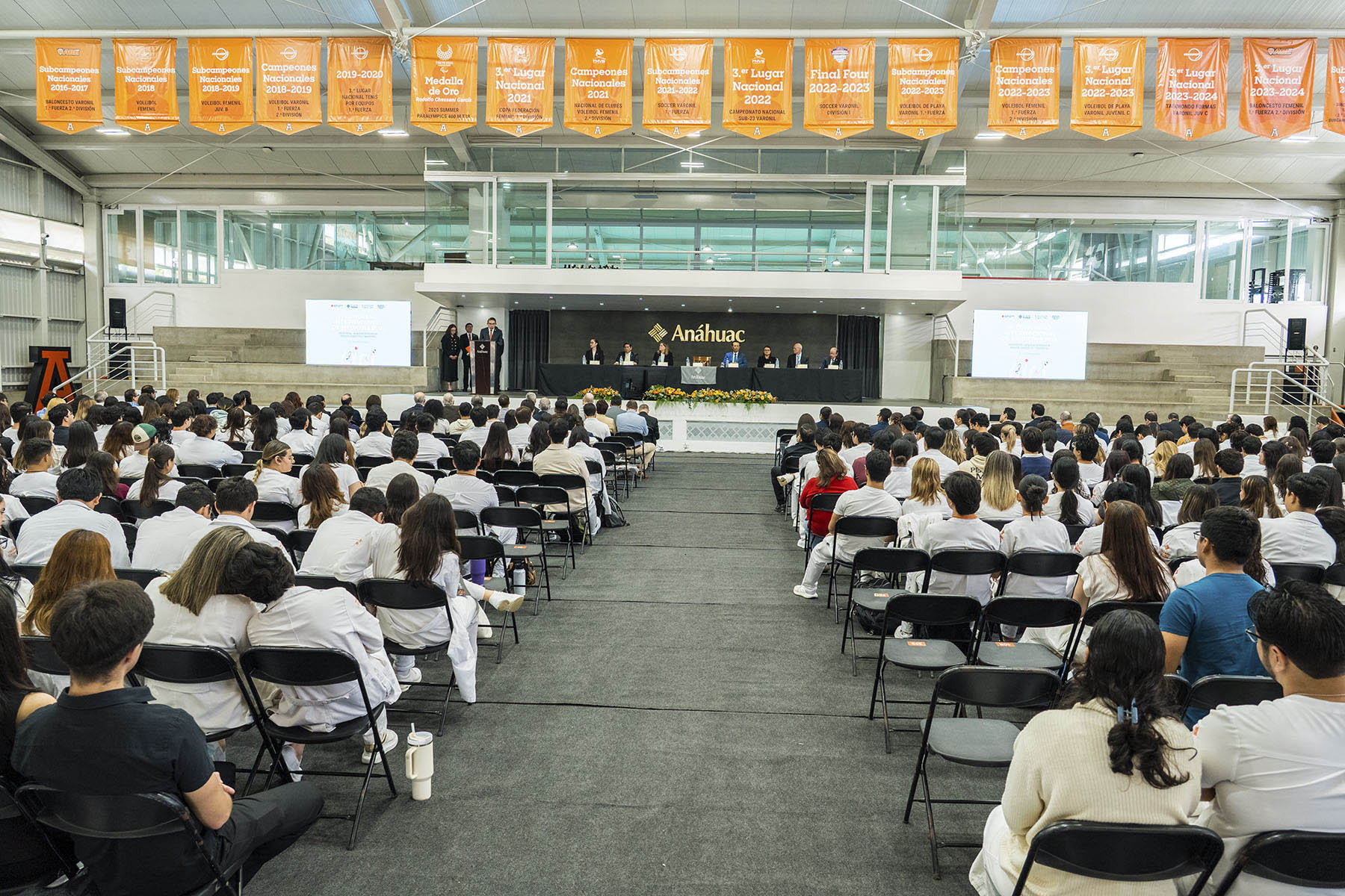 11 / 135 - Día Uno 11 / 135 - Día Uno