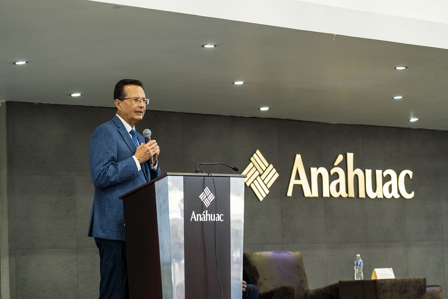 19 / 135 - Día Uno 19 / 135 - Día Uno