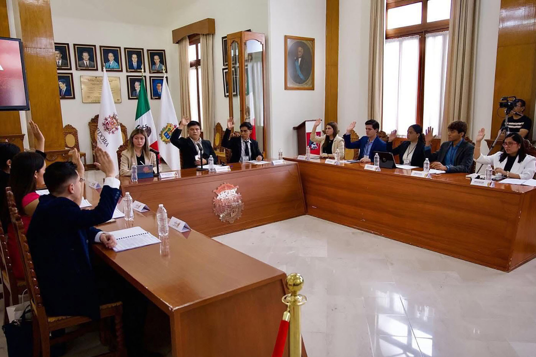 1 / 2 - Estudiantes de la Escuela de Derecho Participan en el Cabildo Juvenil 2025 1 / 2 - Estudiantes de la Escuela de Derecho Participan en el Cabildo Juvenil 2025