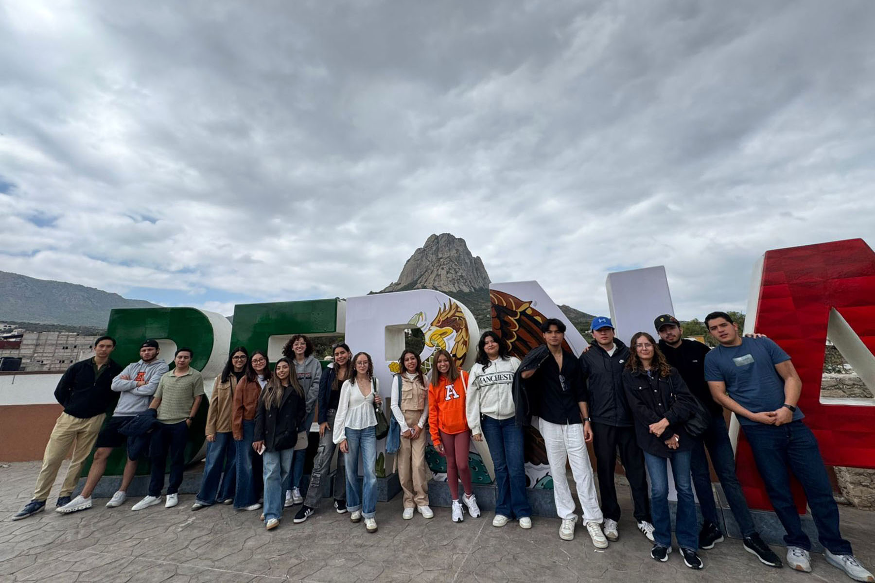 7 / 7 - Estudiantes Fortalecen su Formación en el Business Summit 2025 7 / 7 - Estudiantes Fortalecen su Formación en el Business Summit 2025