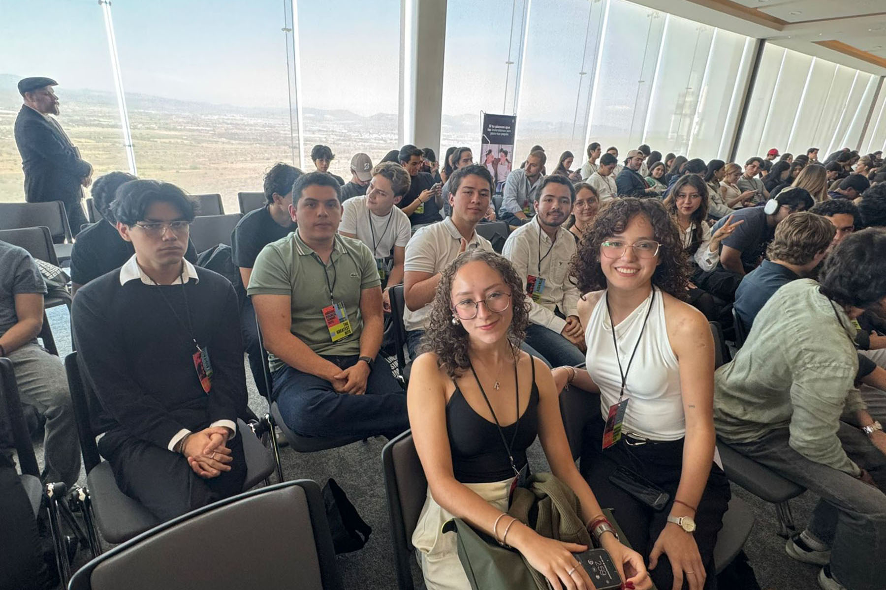 6 / 7 - Estudiantes Fortalecen su Formación en el Business Summit 2025 6 / 7 - Estudiantes Fortalecen su Formación en el Business Summit 2025