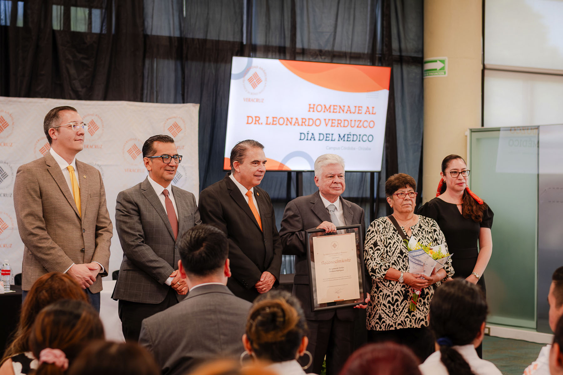 19 / 40 - Homenaje al Dr. Leonardo Verduzco Rodríguez en el Marco del Día del Médico 19 / 40 - Homenaje al Dr. Leonardo Verduzco Rodríguez en el Marco del Día del Médico