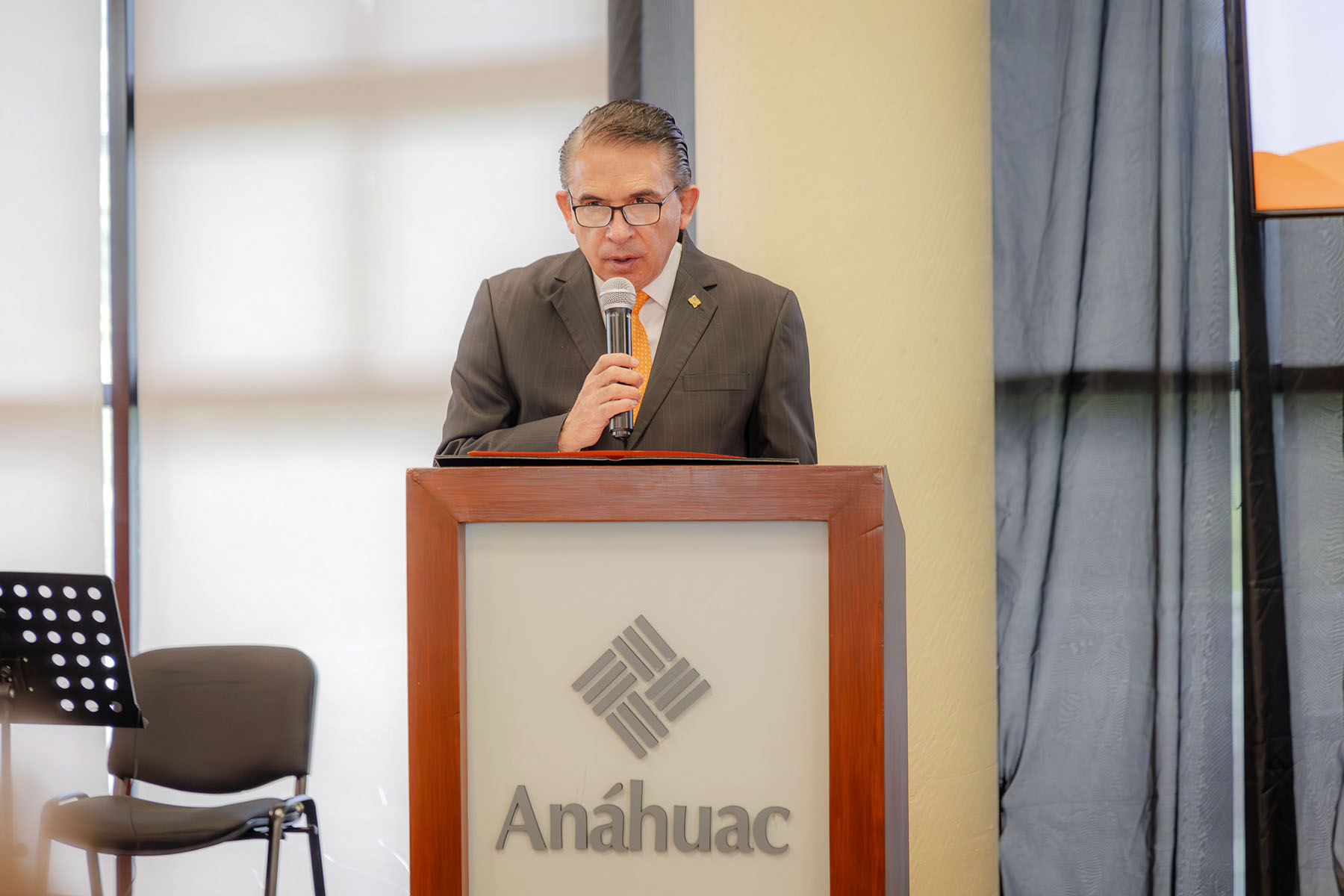 5 / 40 - Homenaje al Dr. Leonardo Verduzco Rodríguez en el Marco del Día del Médico 5 / 40 - Homenaje al Dr. Leonardo Verduzco Rodríguez en el Marco del Día del Médico