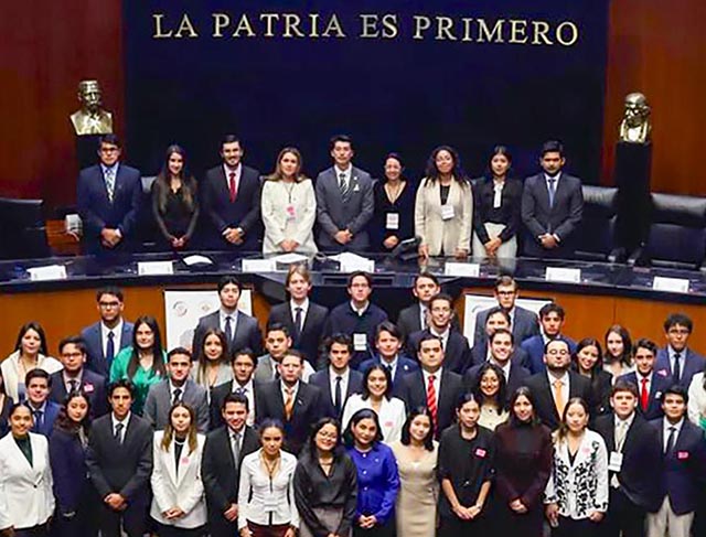 Primer Parlamento Universitario de la Red Anáhuac en el Senado de la República