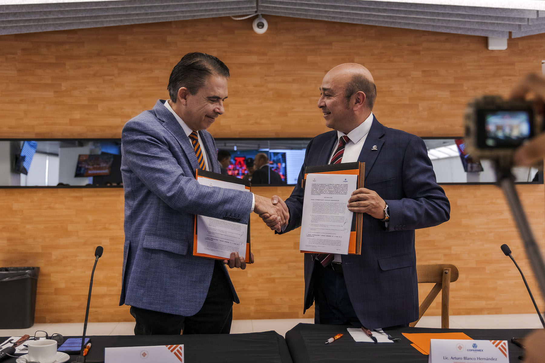 2 / 25 - Desayuno de Trabajo y Renovación de Convenio con COPARMEX 2 / 25 - Desayuno de Trabajo y Renovación de Convenio con COPARMEX