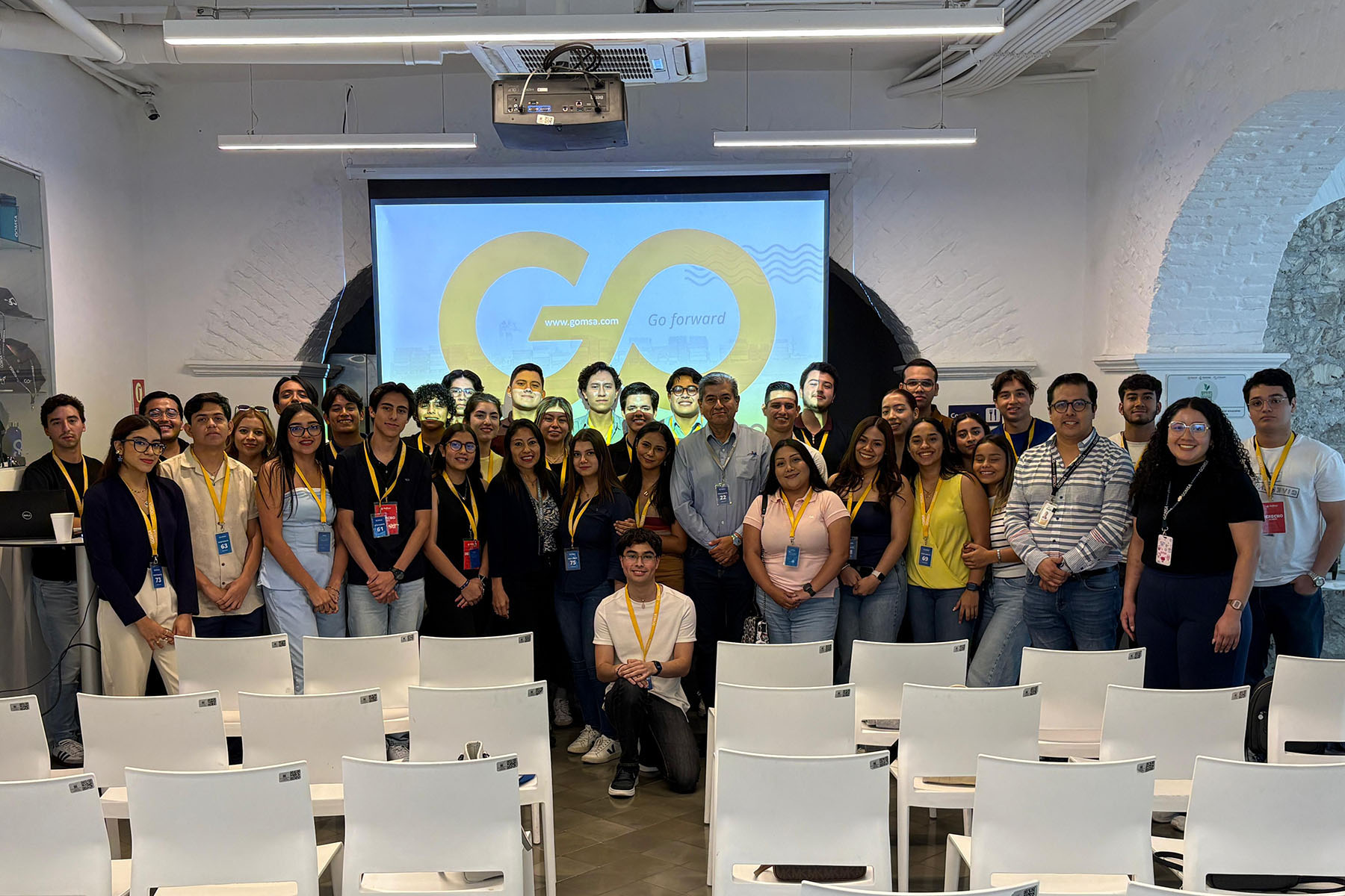 3 / 3 - Visita Académica a la Empresa Aduanal GOMSA — Puerto de Veracruz 3 / 3 - Visita Académica a la Empresa Aduanal GOMSA — Puerto de Veracruz